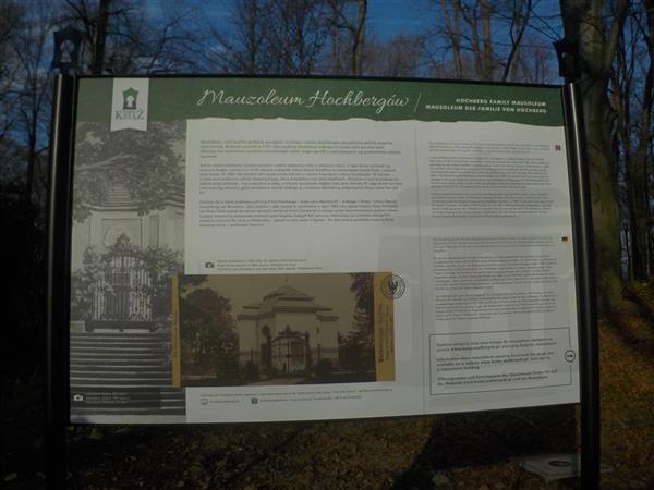 mauzoleum hochbergow (1)